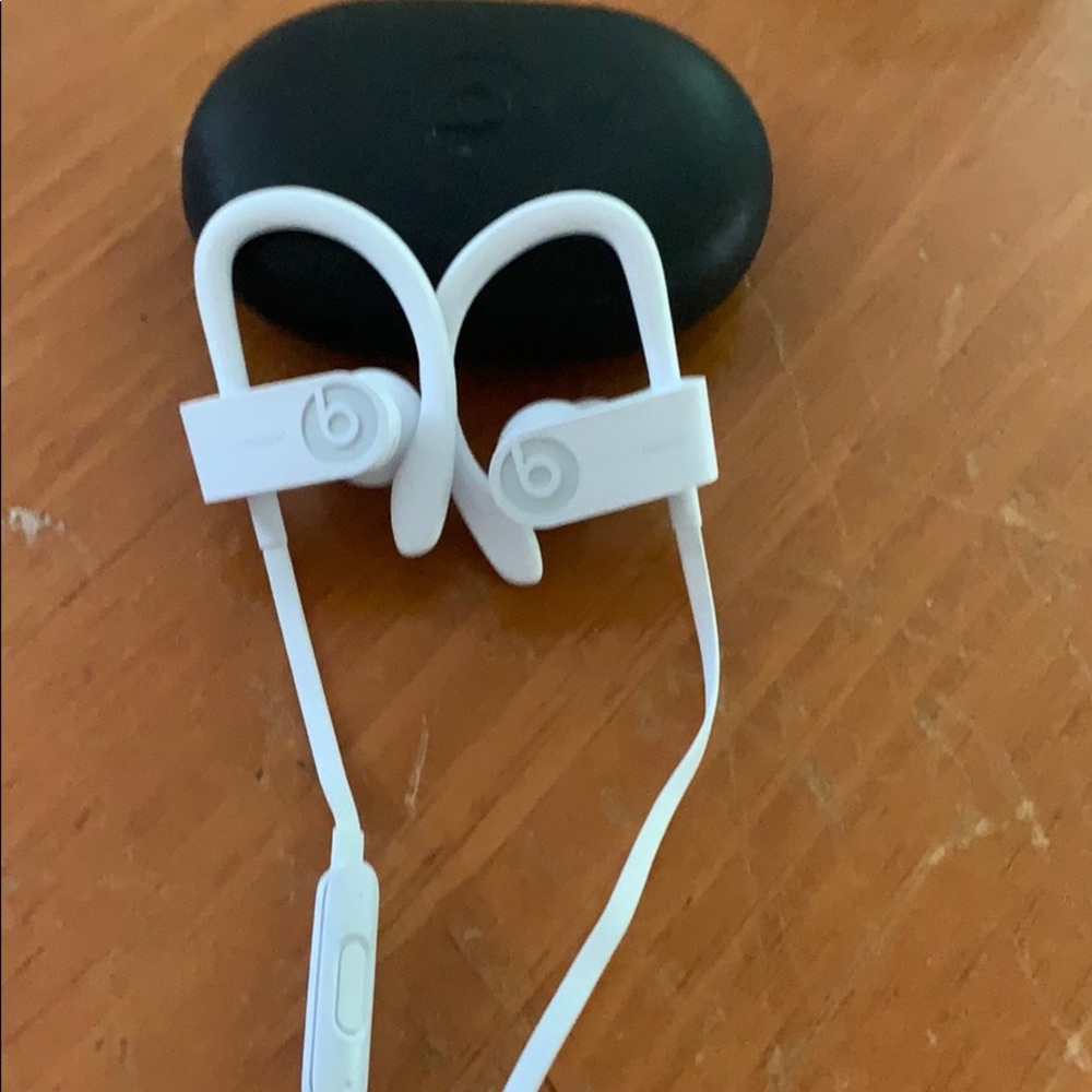Apple Powerbeat3 wireless headphones